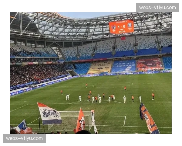 青岛海牛邝兆镭完成中超首秀 17岁新星获球迷掌声鼓励 青岛海牛邝兆镭完成中超首秀 17岁新星获球迷掌声鼓励