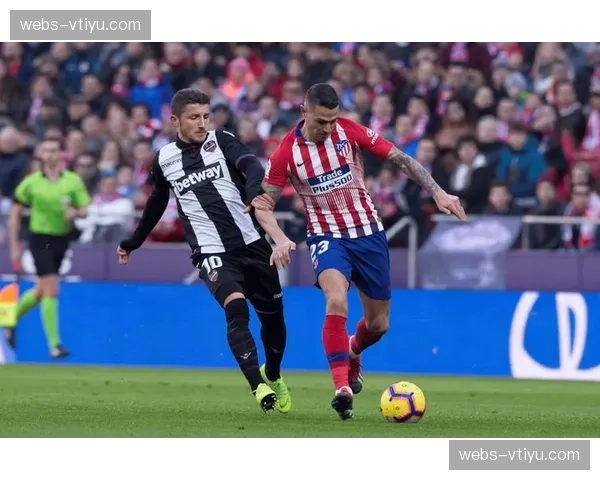 莱万特防守体系缺乏层次保护,第二落点控制能力严重不足 莱万特防守体系缺乏层次保护,第二落点控制能力严重不足